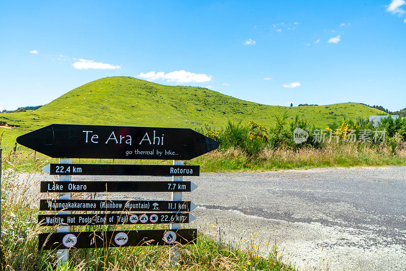 Te Ara Ahi路标志在Waimangu路，Wai-O-Tapu，新西兰